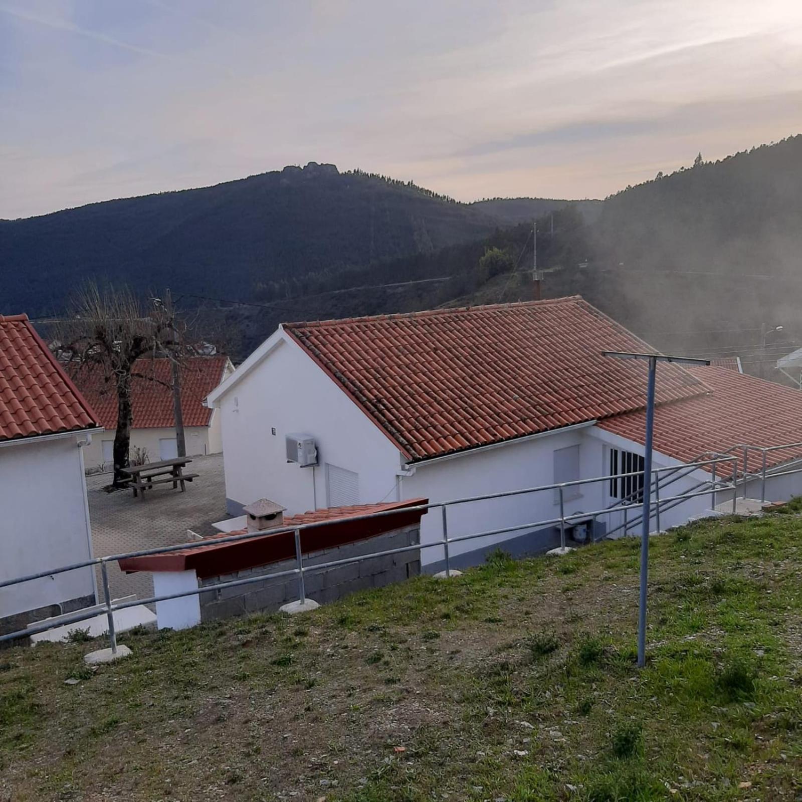 Casas Da Escola - "A Escola" - Meas Βίλα Pampilhosa da Serra Εξωτερικό φωτογραφία